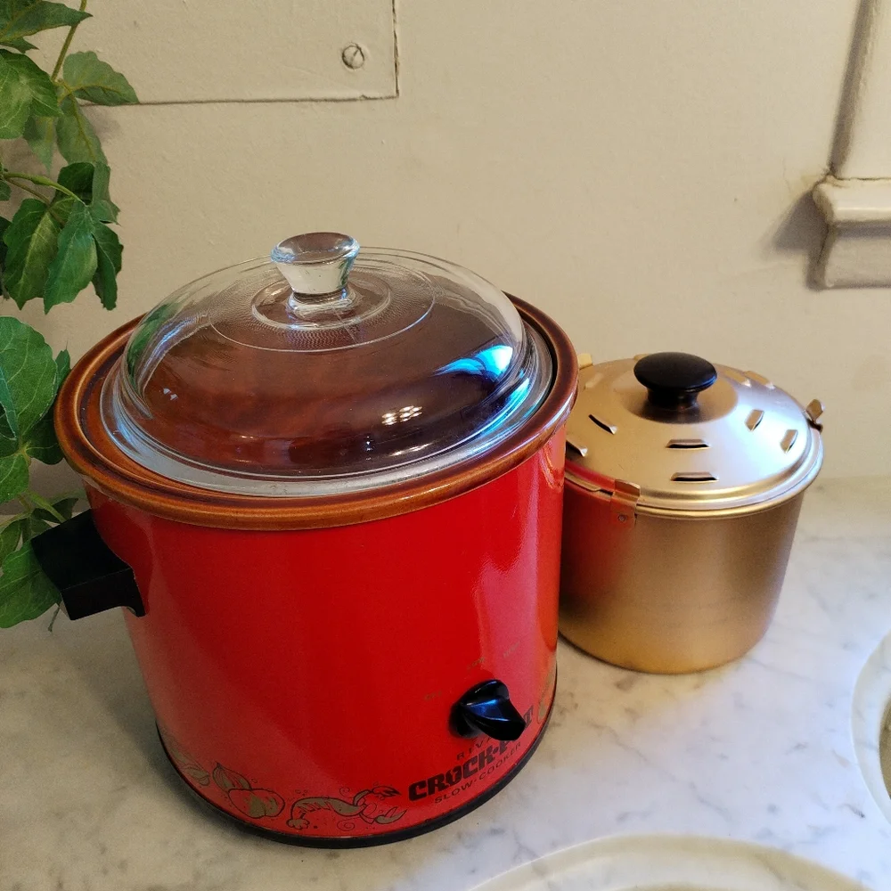 Red Electric Slow Cooker with Glass Lid - Brand Unknown